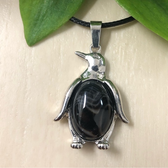 Black Agate Natural Stone Penguin Shaped Pendant Necklace Gemstone - Picture 2 of 2